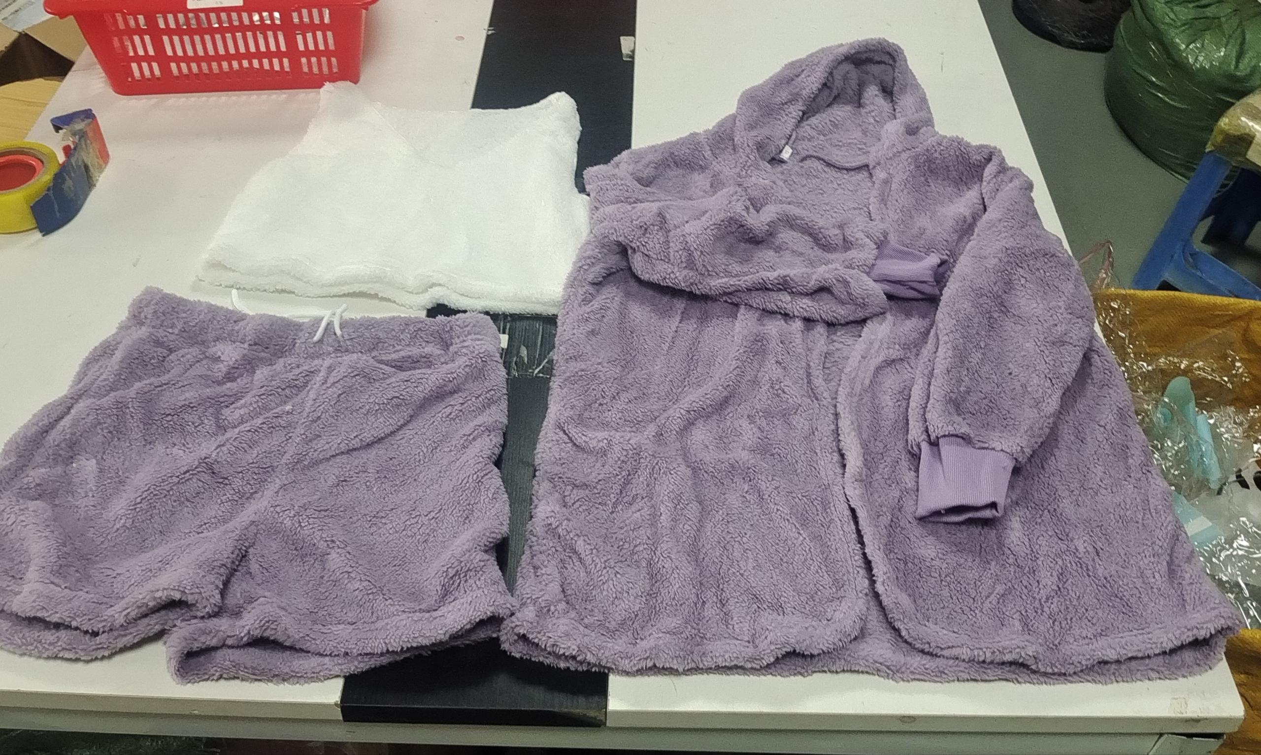 Size guide for women's 3-piece velvet pajama set