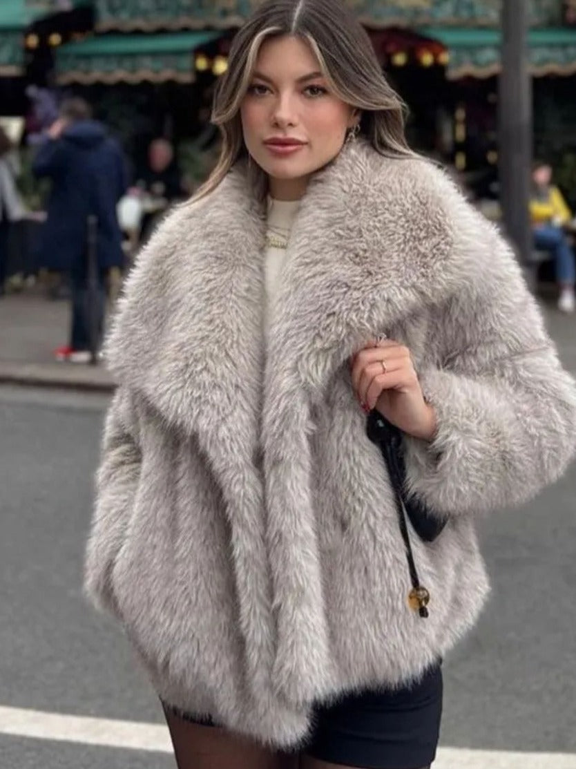 Lapel collar detail on women's winter coat