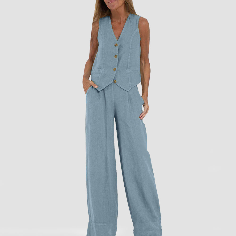 Patch pocket detail on women's vest set